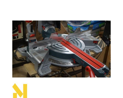 Пила торцювальна Bosch GCM 12 GDL