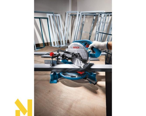 Пила торцювальна Bosch GCM 10 MX