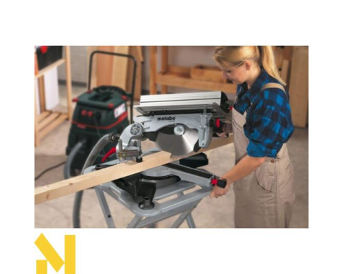 Пила торцювальна Metabo KGT 305 M