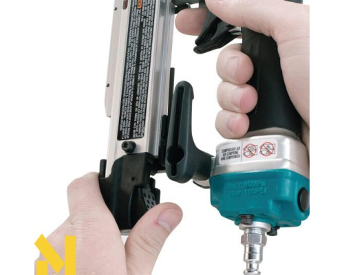 Цвяхозабивач пневматичний Makita AF353