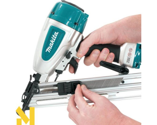 Цвяхозабивач пневматичний Makita AF635
