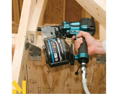Цвяхозабивний пістолет пневматичний Makita AN711H