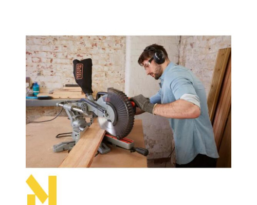 Пила торцювальна Black&Decker BES710