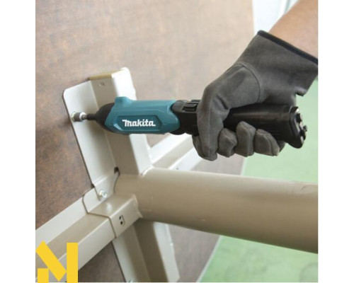 Акумуляторна викрутка Makita DF001DW