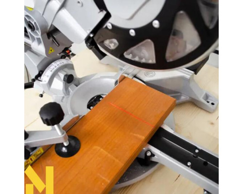 Пила торцювальна HECHT 820