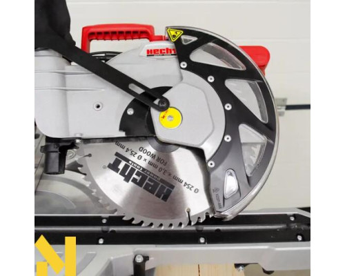 Пила торцювальна HECHT 820